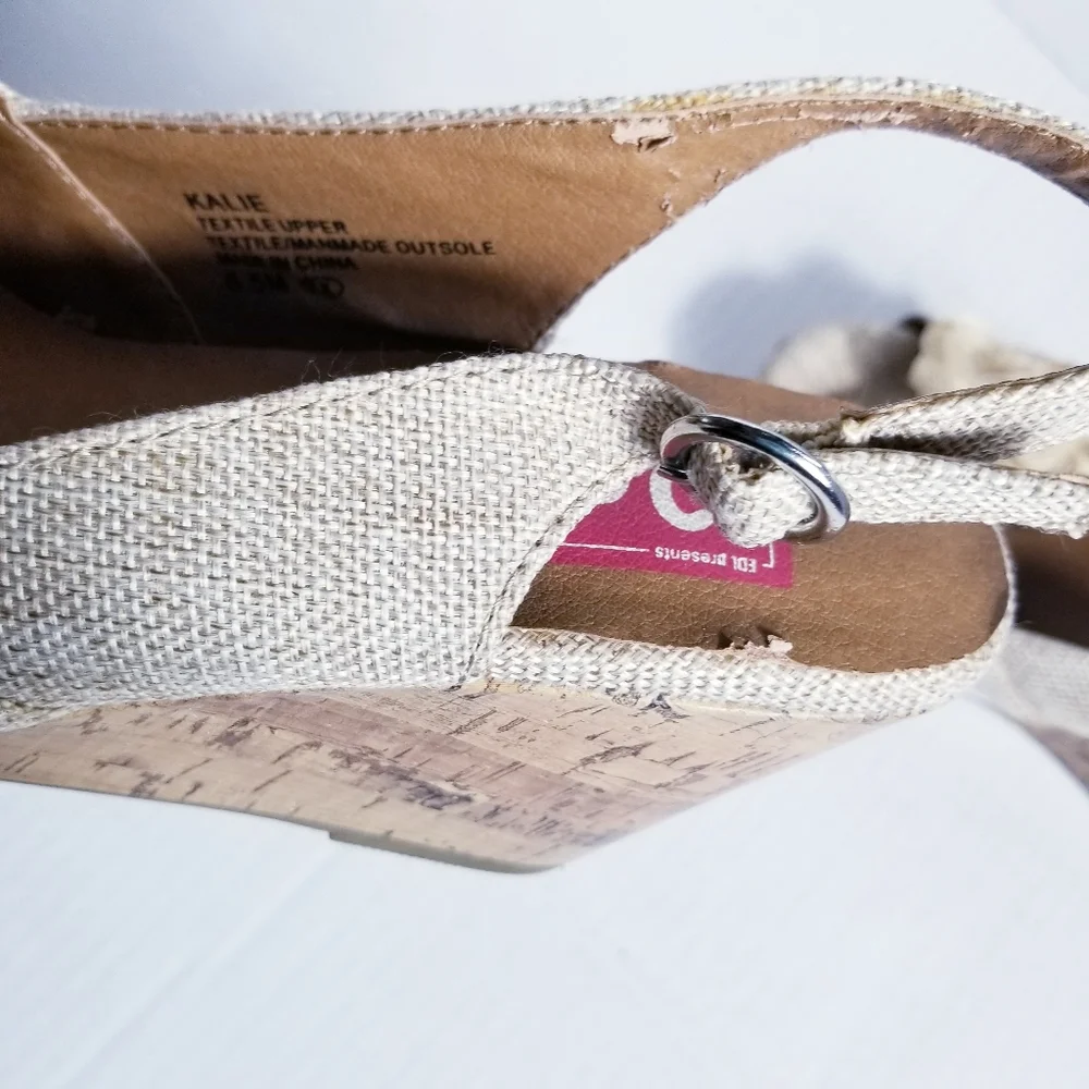 POP KALIE WEDGE SANDALS WITH SLINGBACKS AND FLOWER ON FRONT SIZE 6.5